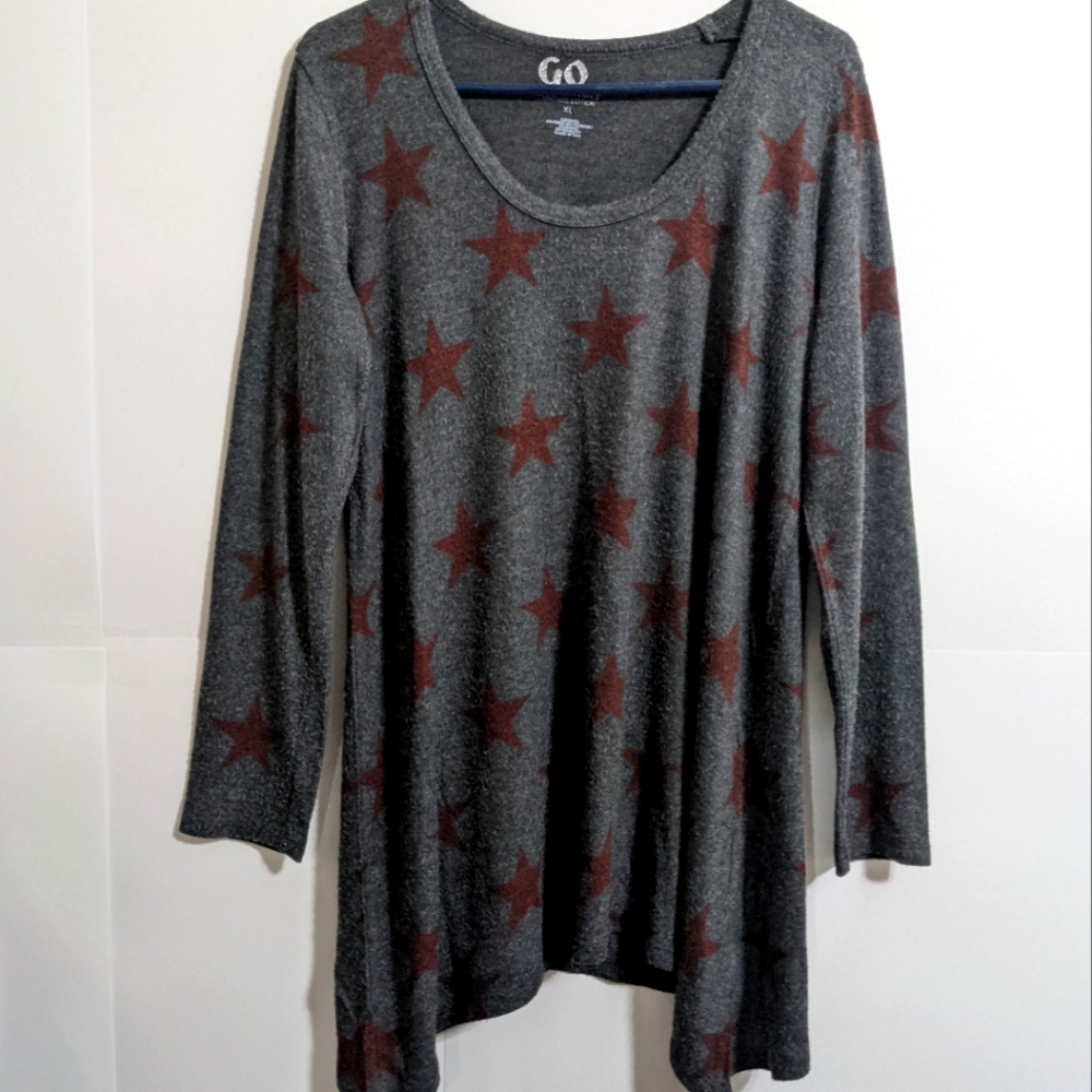 GO Couture Star Print Shark bite hem Tunic Top